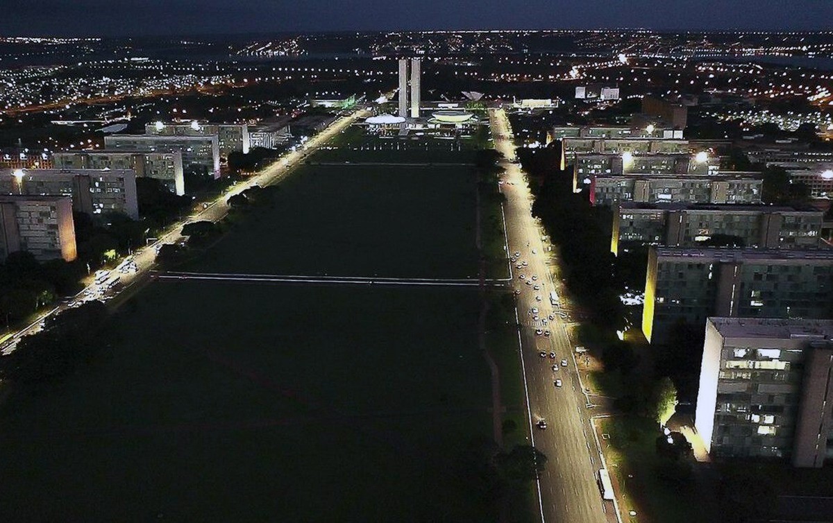 Com reforma administrativa, governo ataca estabilidade em momento de 'assédio institucional'